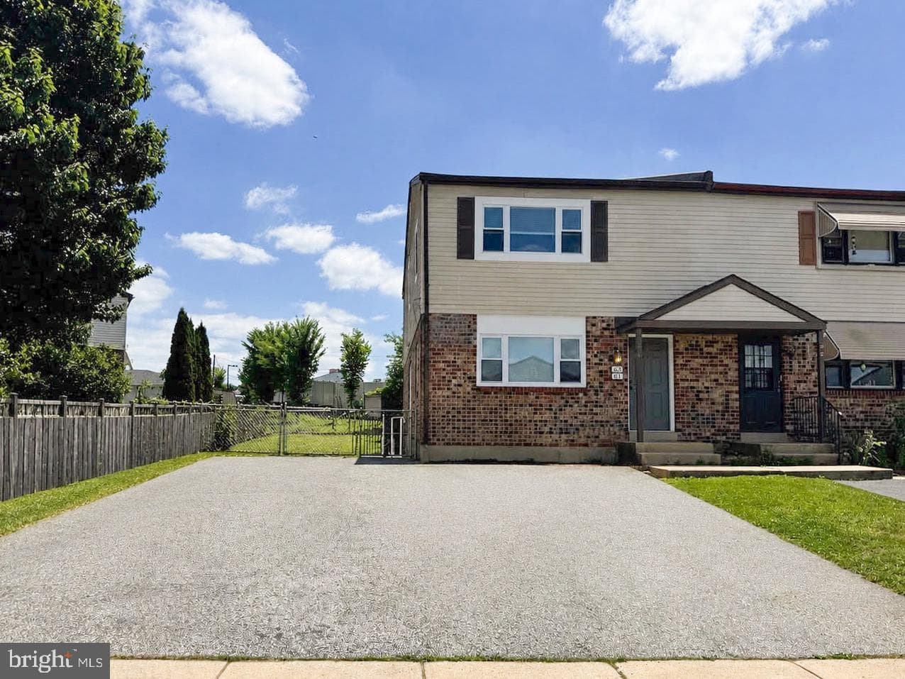 63 Aston Ct, Aston, PA 19014