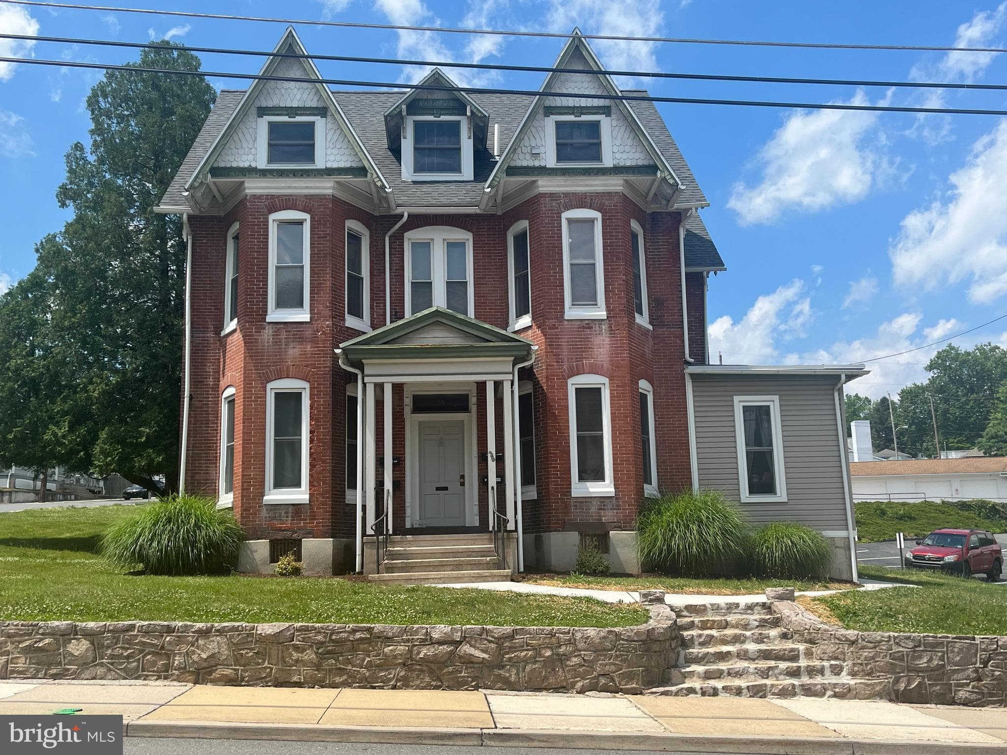 35 W Wyomissing Ave, Mohnton, PA 19540