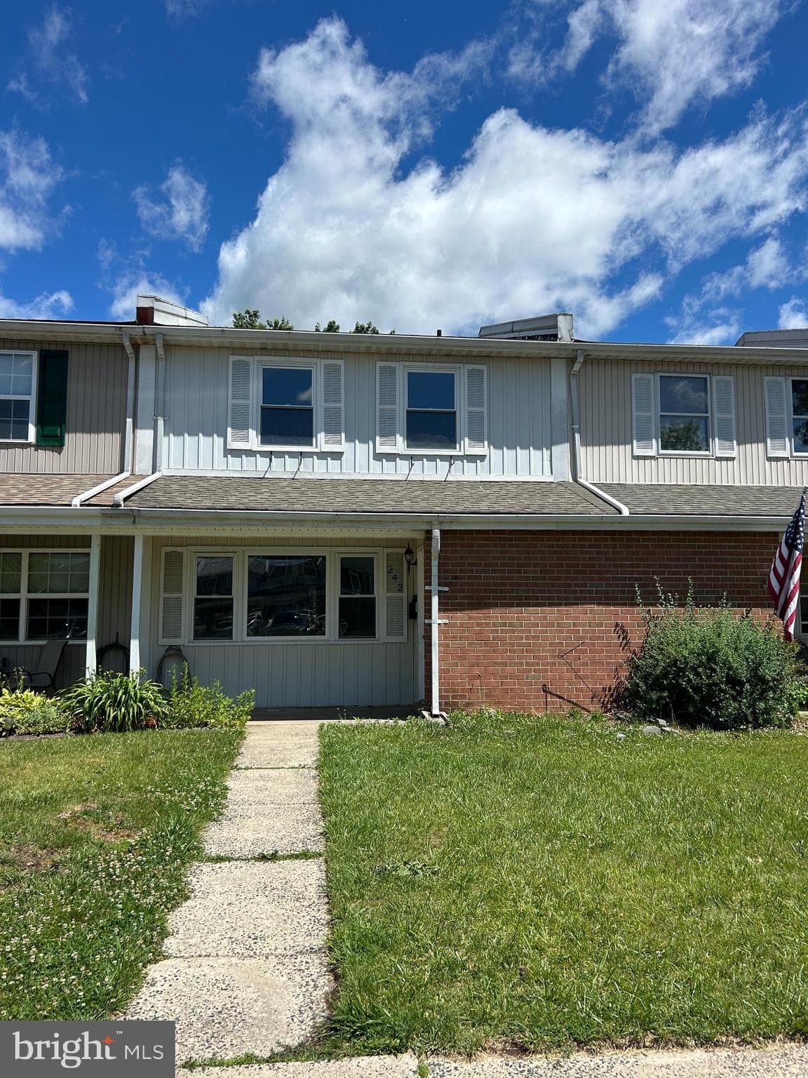 242 Daffodil Ct, Quakertown, PA 18951