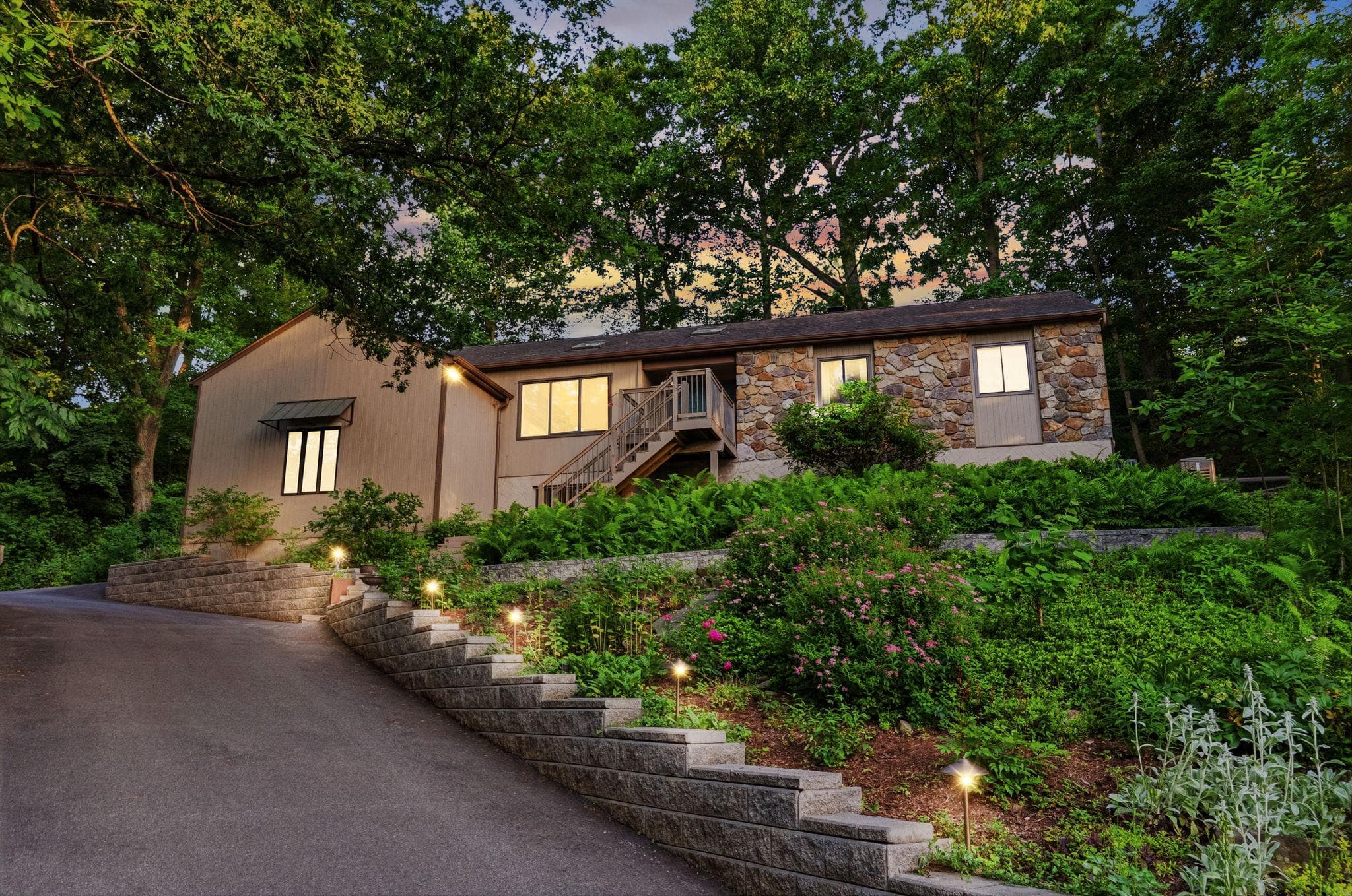 48 Locust Farm Dr, Thornton, PA 19373