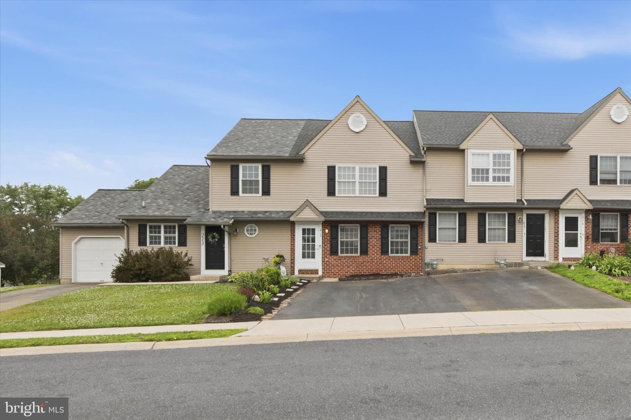 215 Quaking Aspen Ln, Marietta, PA 17547