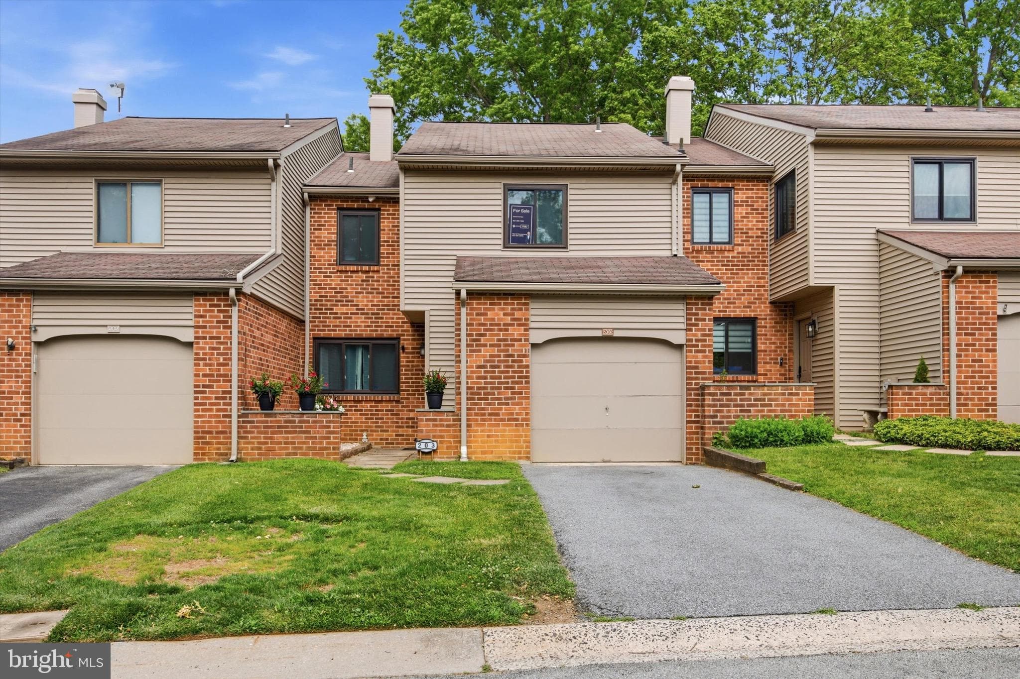 203 Camsten Ct, Chesterbrook, PA 19087