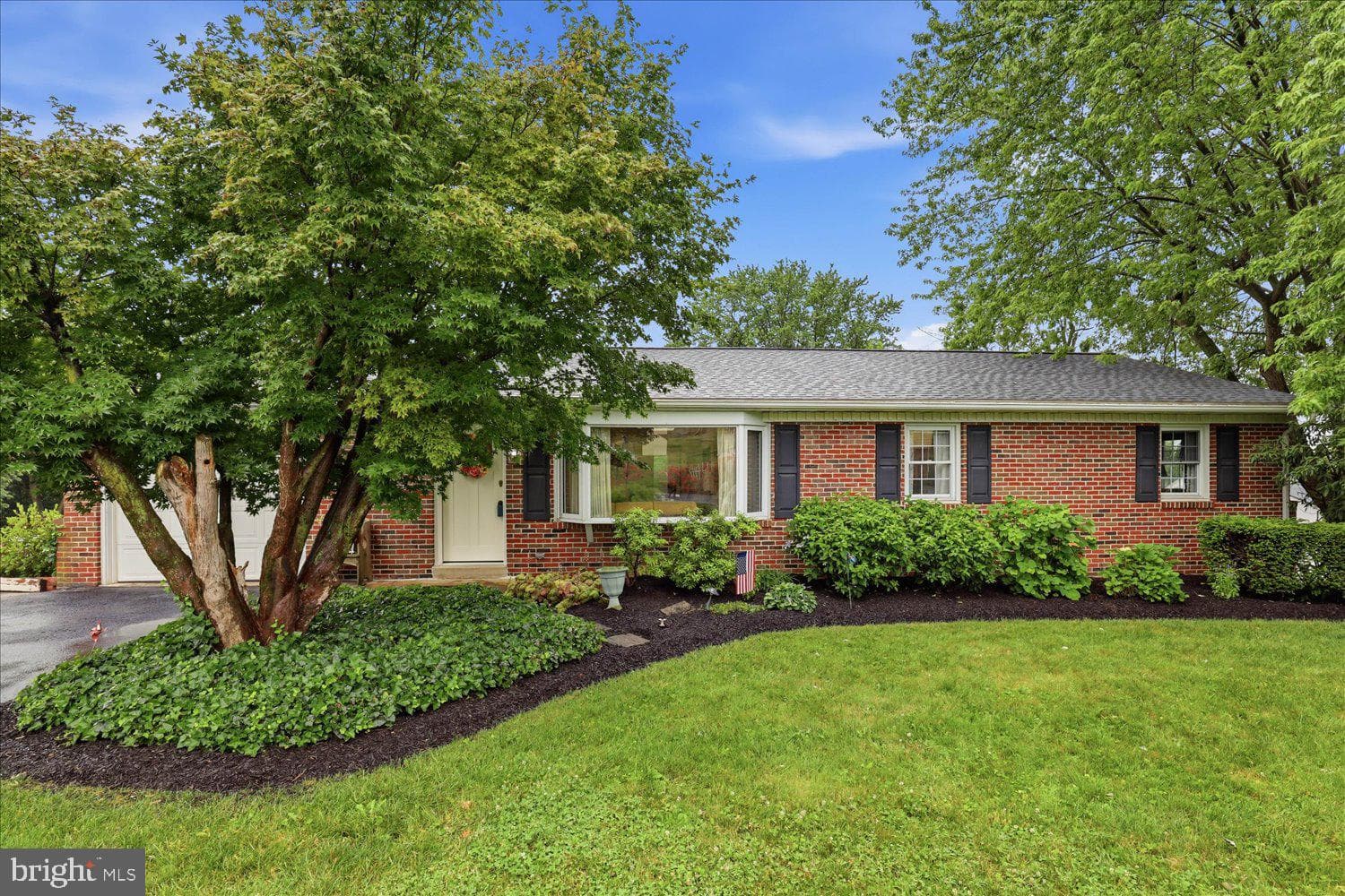 324 Southview Dr, Ephrata, PA 17522