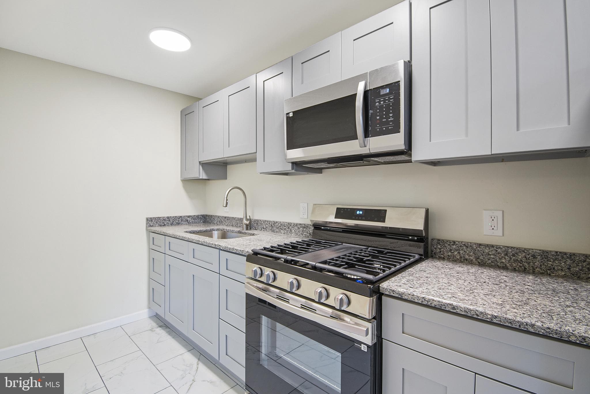 505 Stratford Rd, Glenolden, PA 19036