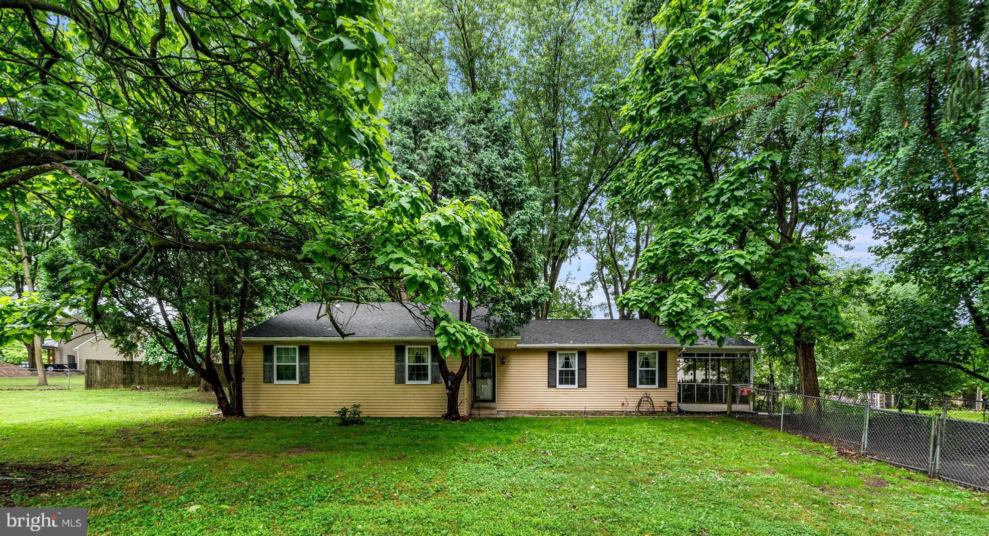 102 Westview Dr, Lincoln University, PA 19352