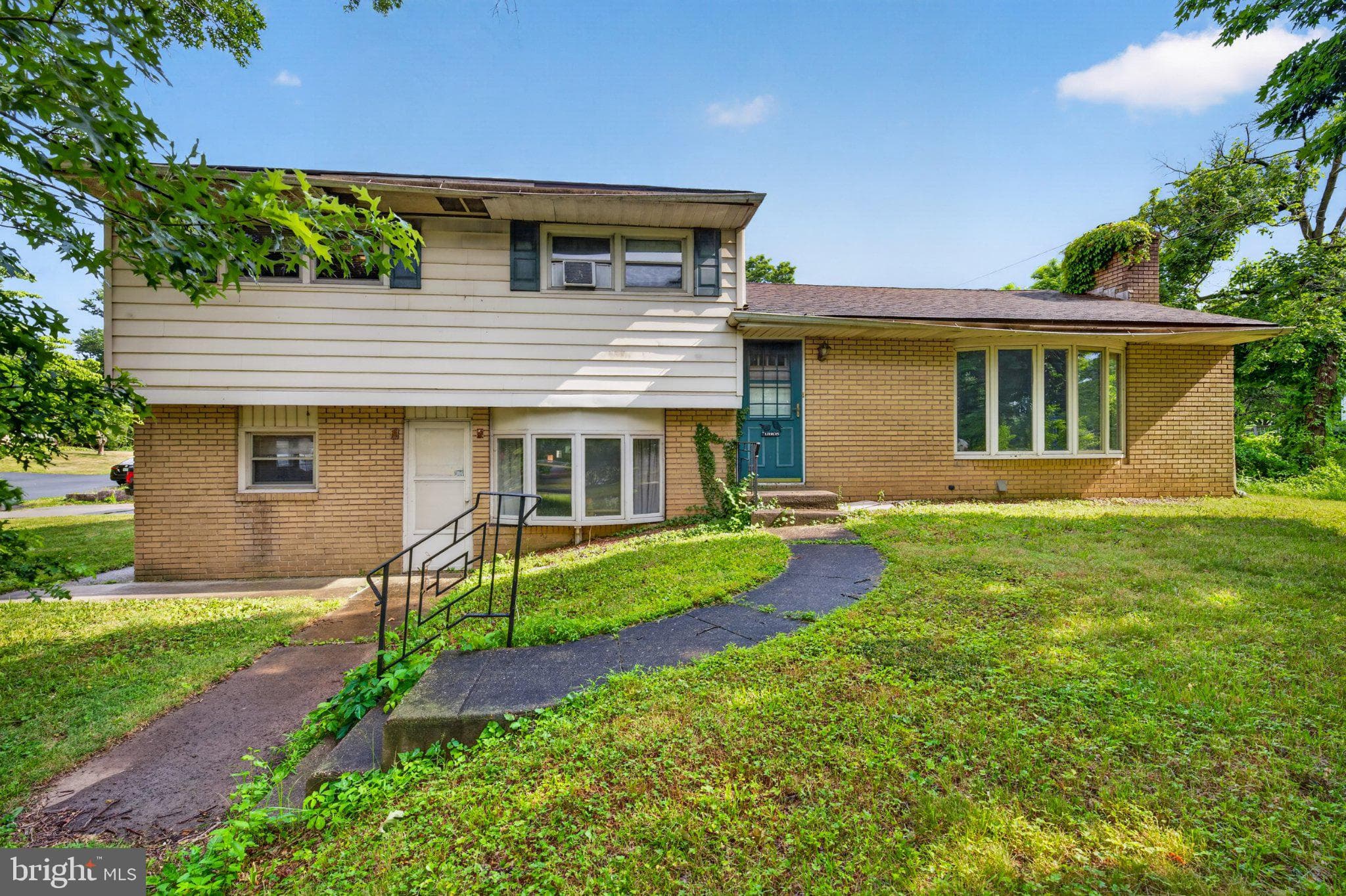 933 Big Oak Rd, Yardley, PA 19067