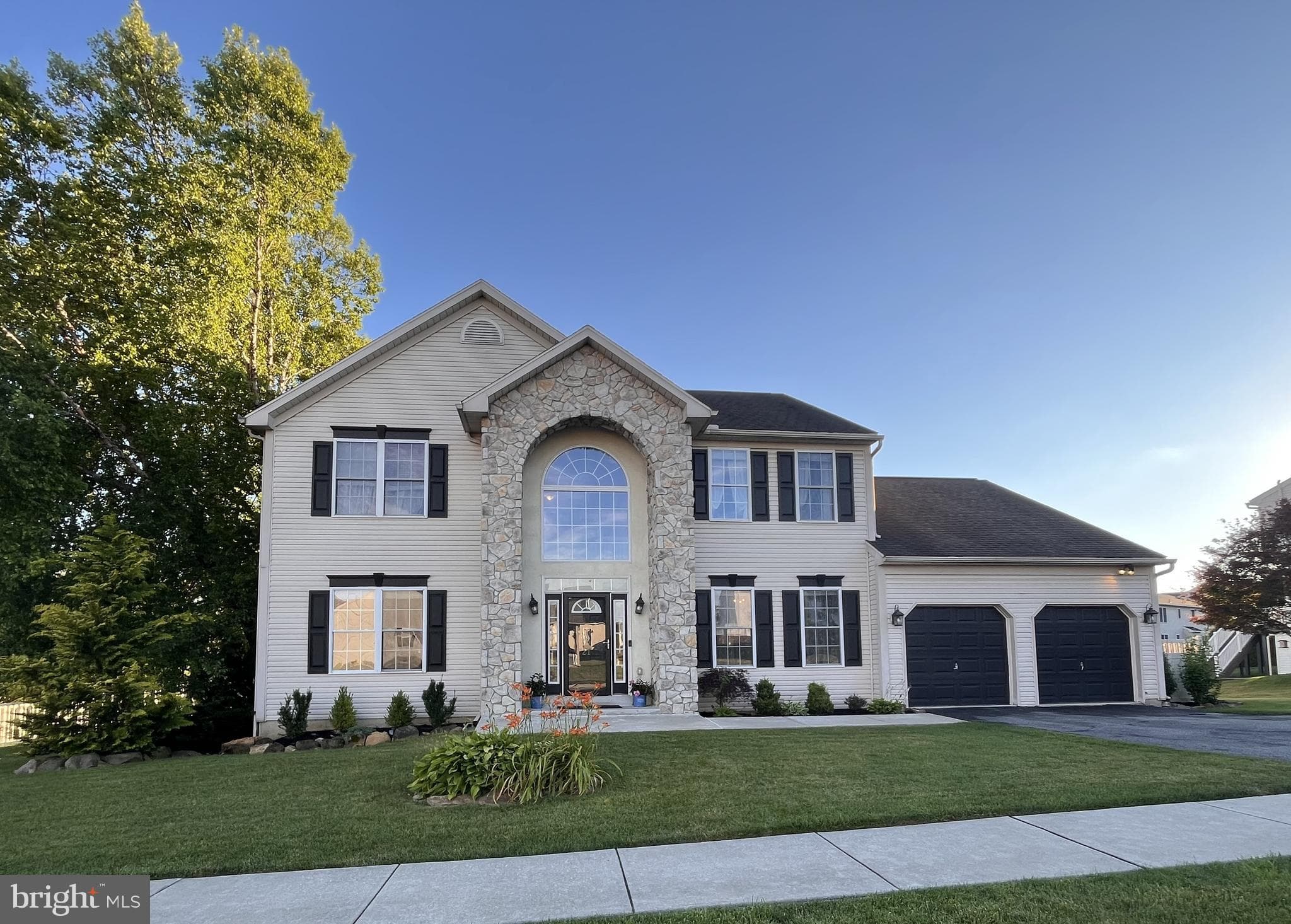 21 Shelly Dr, Sinking Spring, PA 19608
