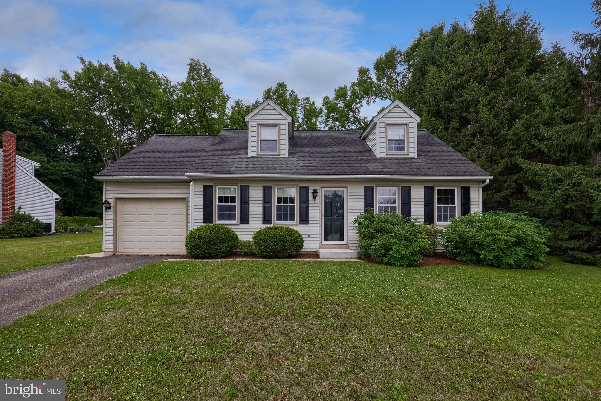 303 Parkwood Dr, Lancaster, PA 17603
