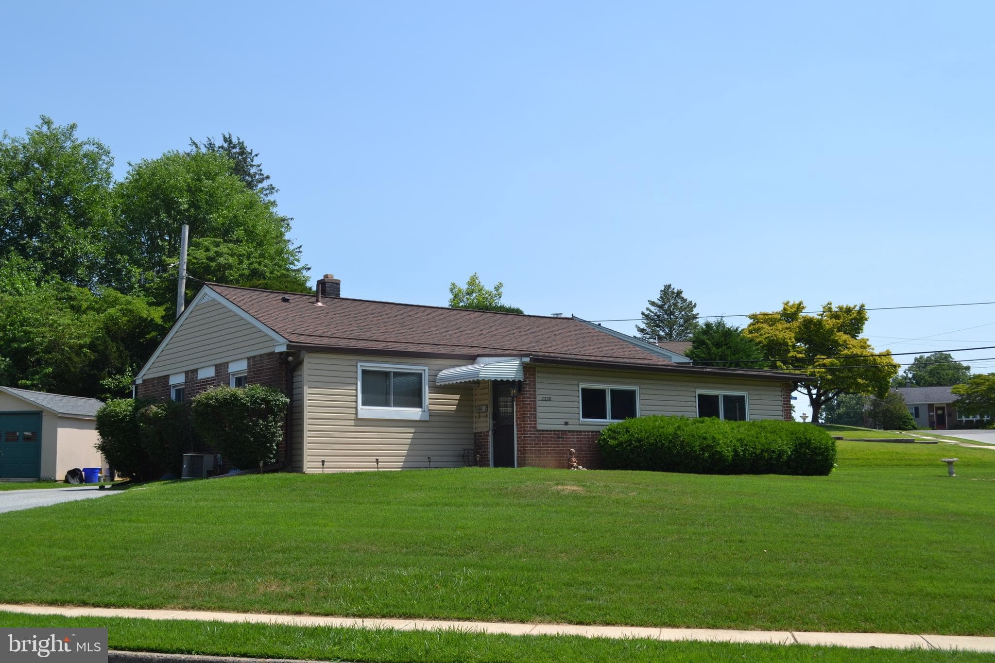 2220 Baldwin Run Dr, Aston, PA 19014