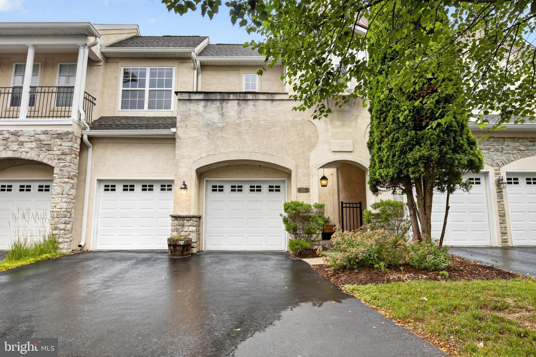 16 Oak Leaf Ln, West Chester, PA 19382