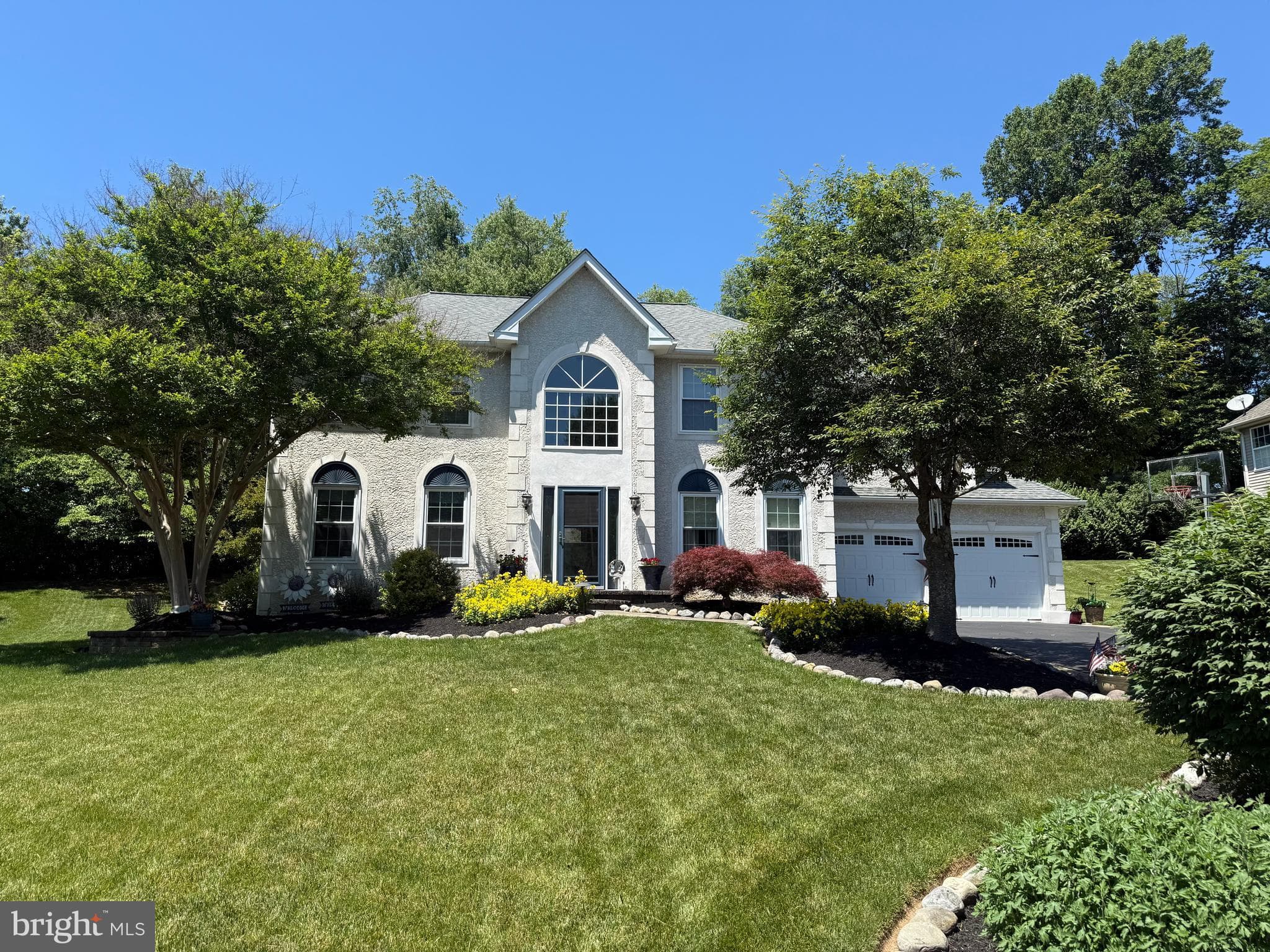 1204 Woodsview Dr, Garnet Valley, PA 19060