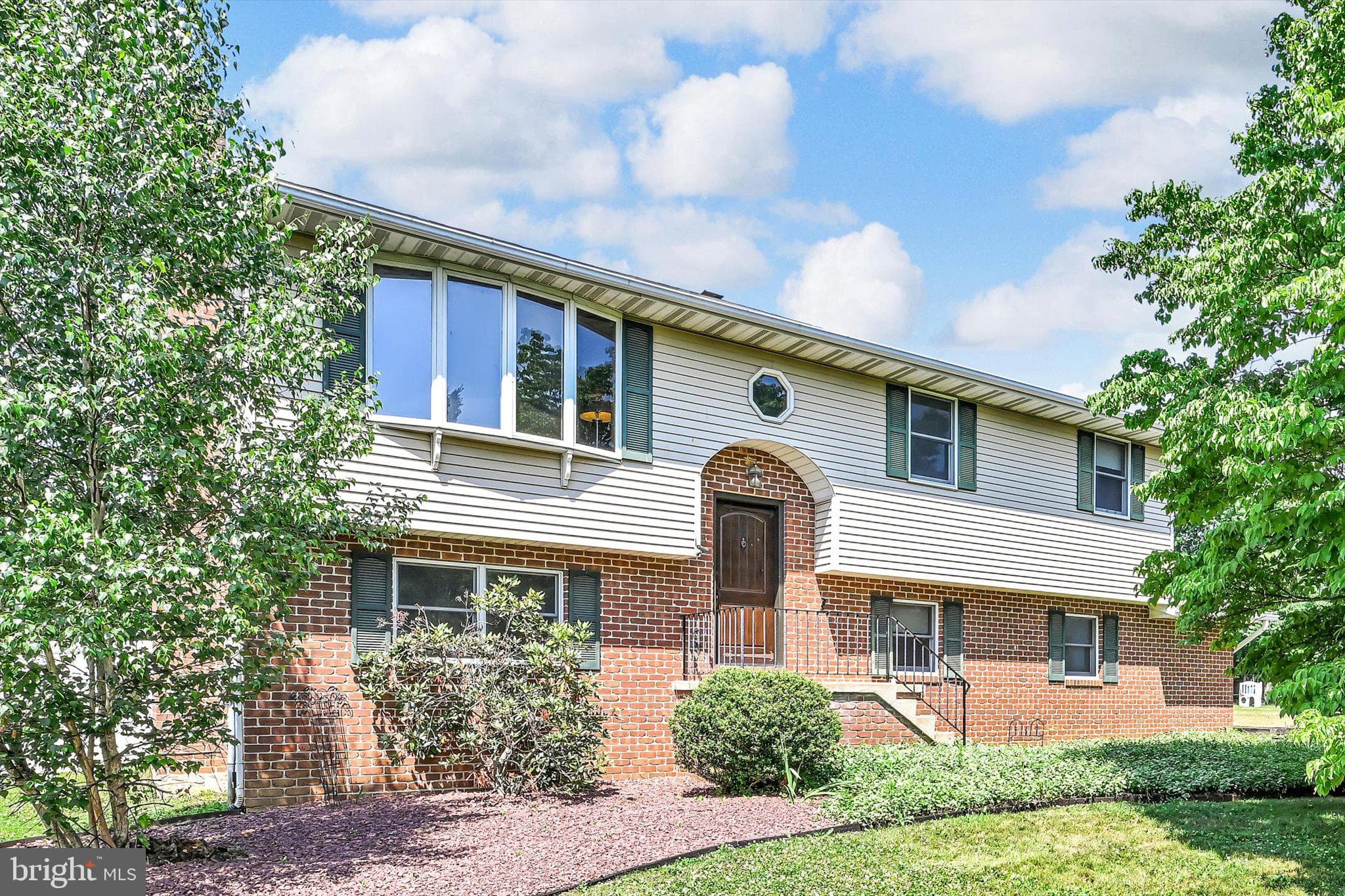 648 W Spring St, Fleetwood, PA 19522