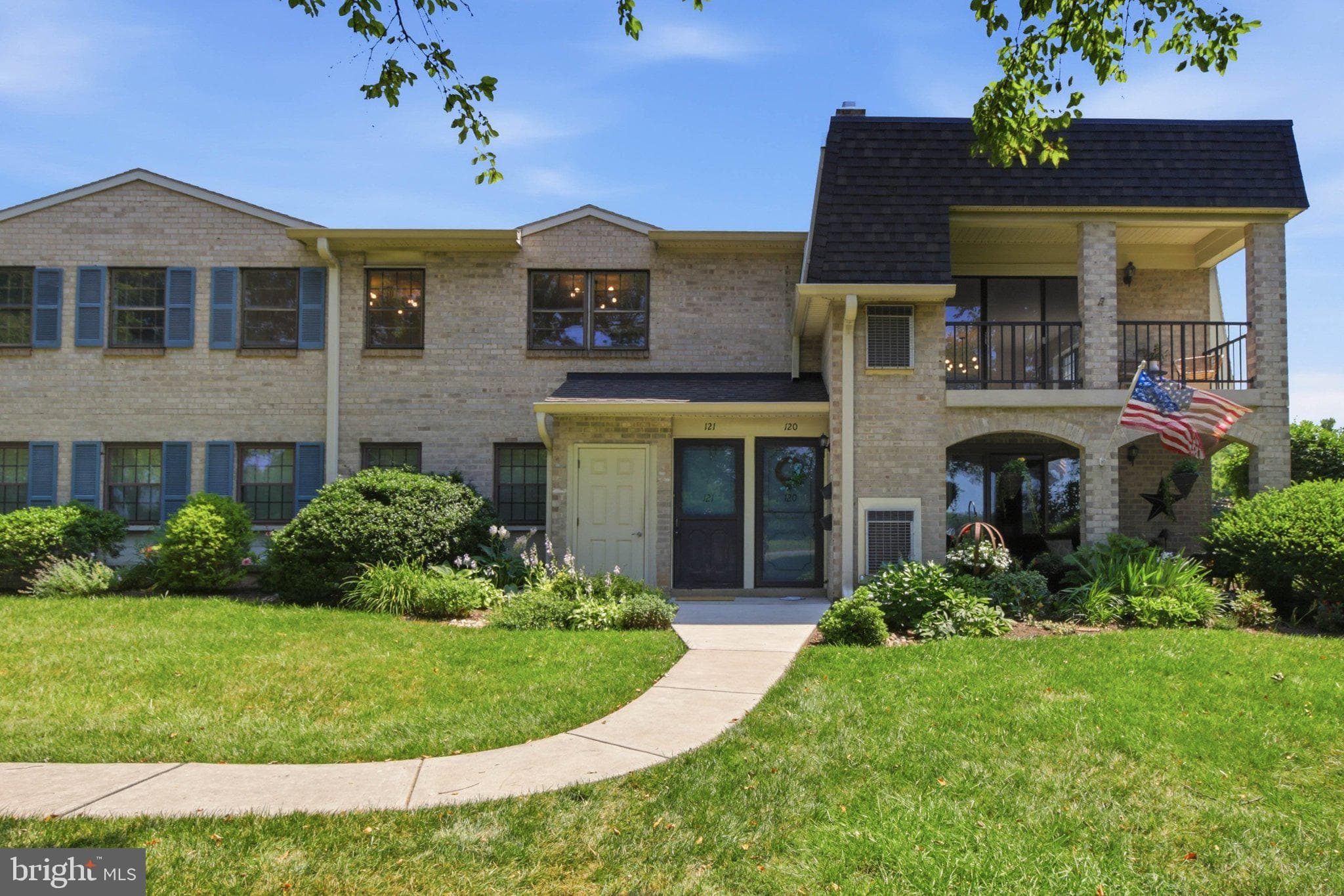 121 Valleybrook Dr, Lancaster, PA 17601