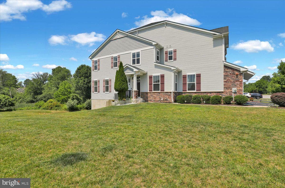 3250 Krista Ln, Chester Springs, PA 19425