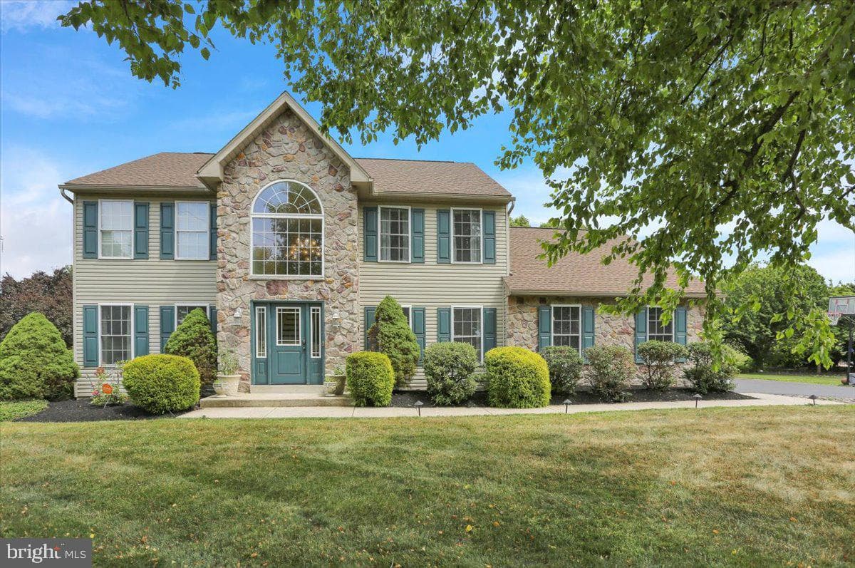116 Indian Run Dr, Douglassville, PA 19518