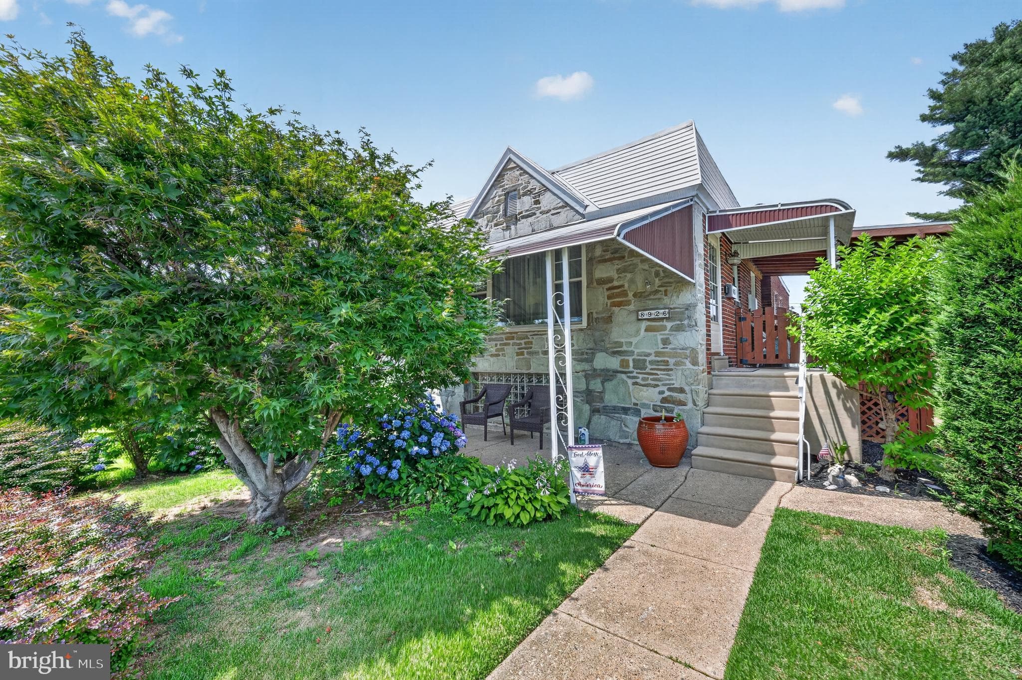 8926 Revere St, Philadelphia, PA 19152