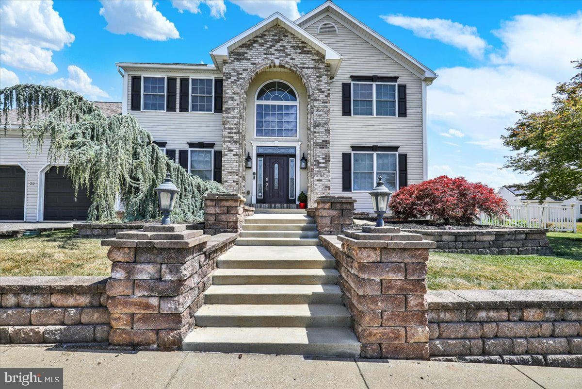 22 Shelly Dr, Reading, PA 19608