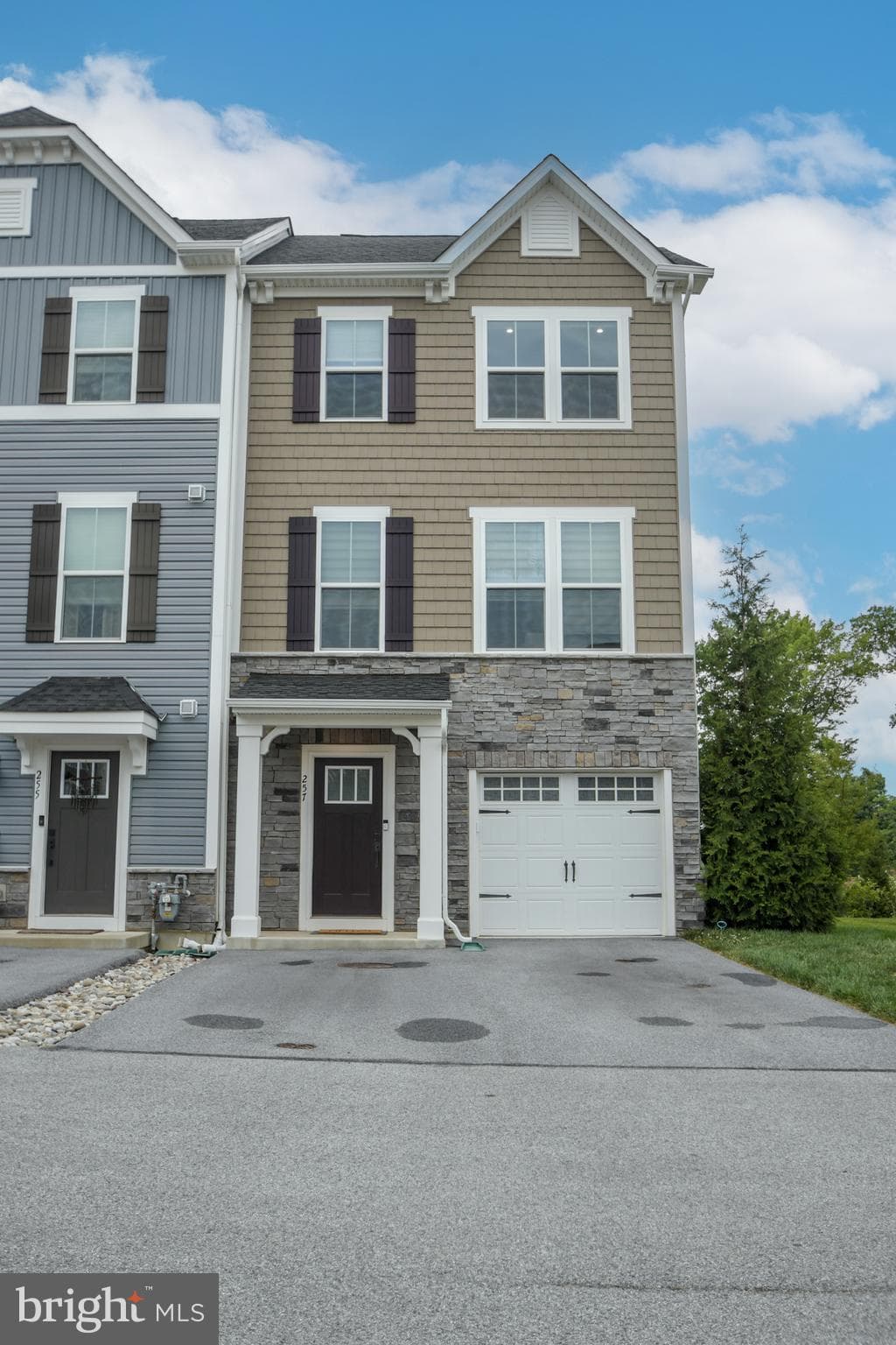 257 Sugar Maple Sq, Downingtown, PA 19335