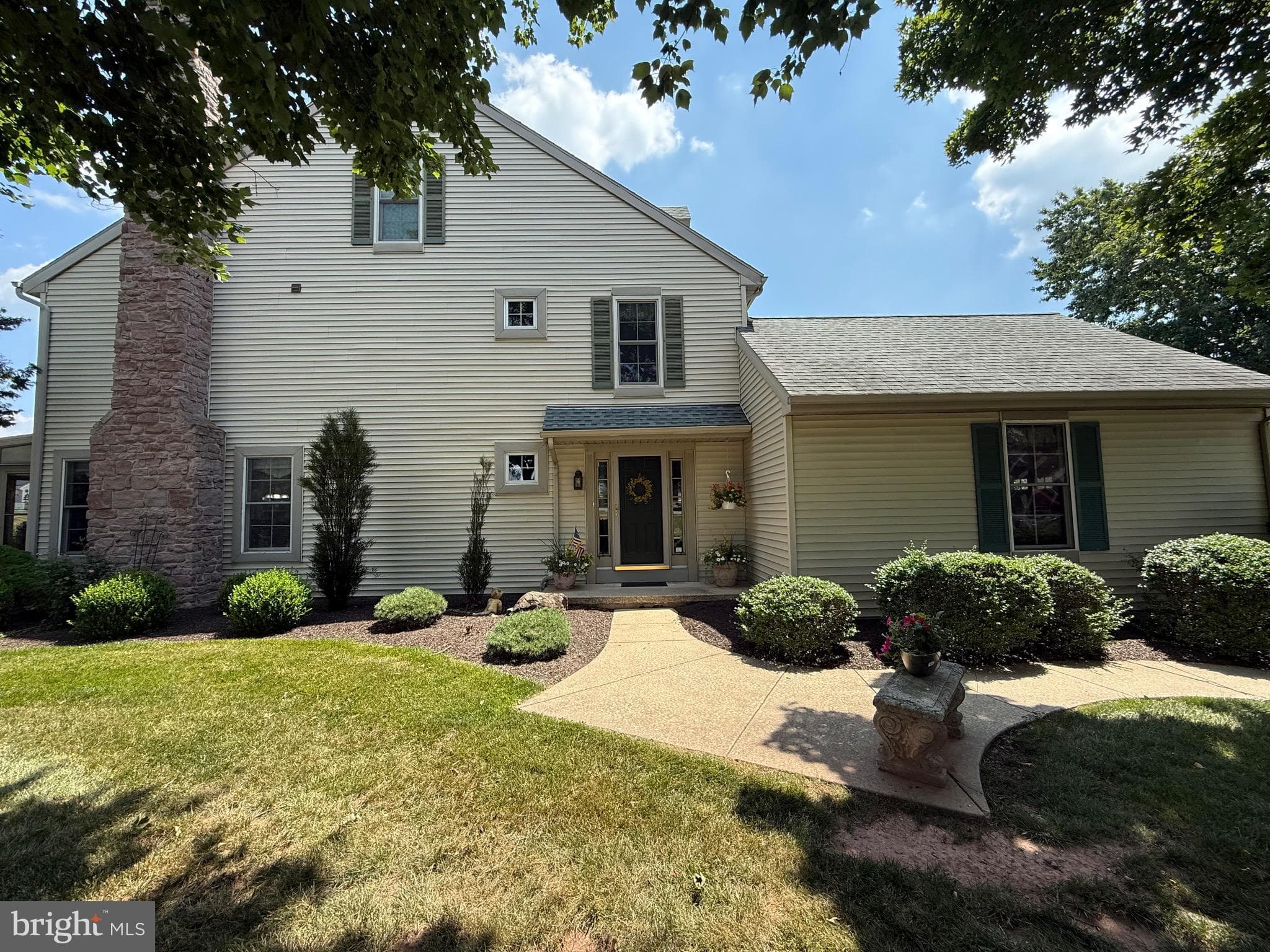 1290 Crestview Dr, Denver, PA 17517