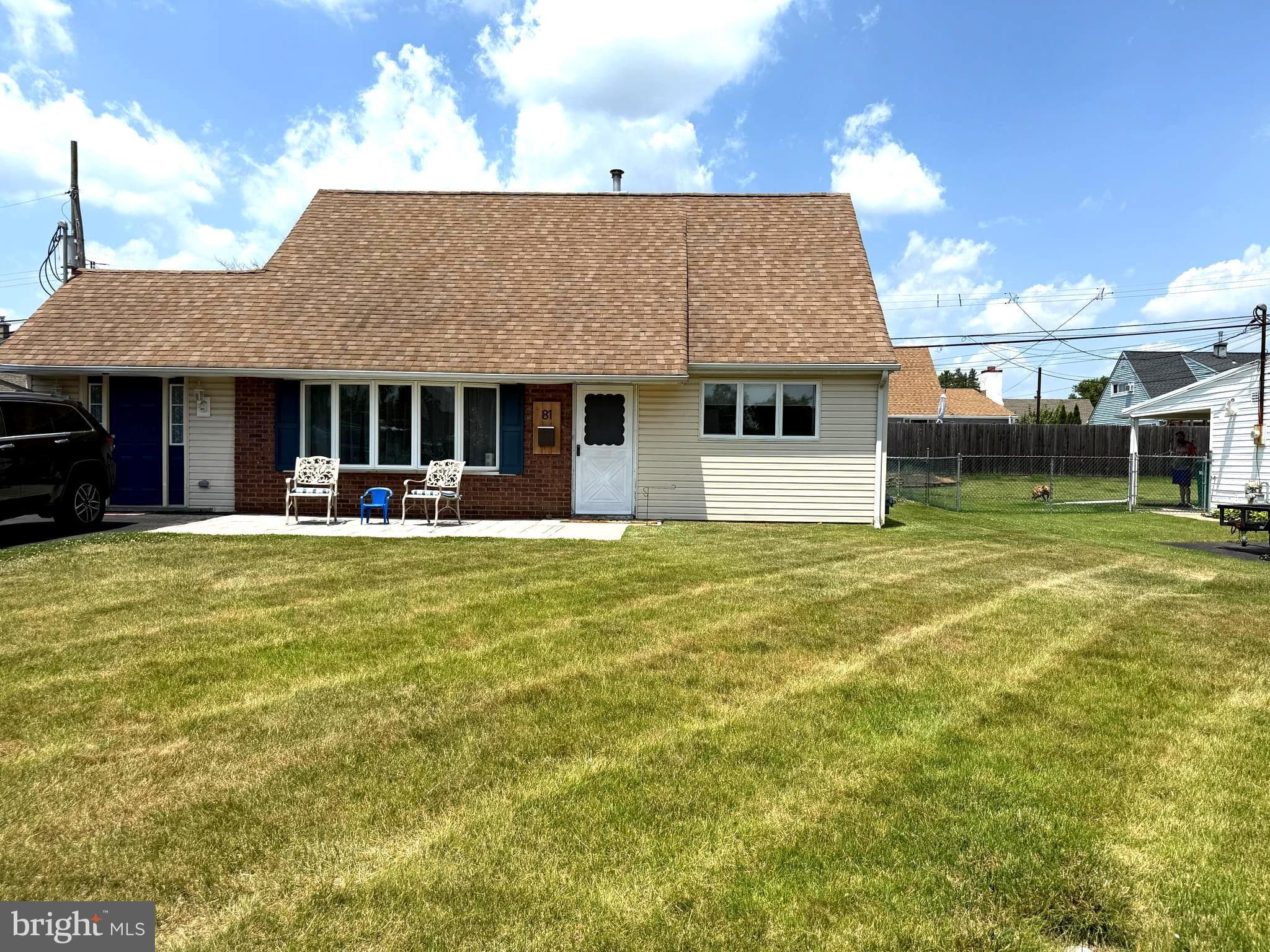81 Queen Lily Rd, Levittown, PA 19057