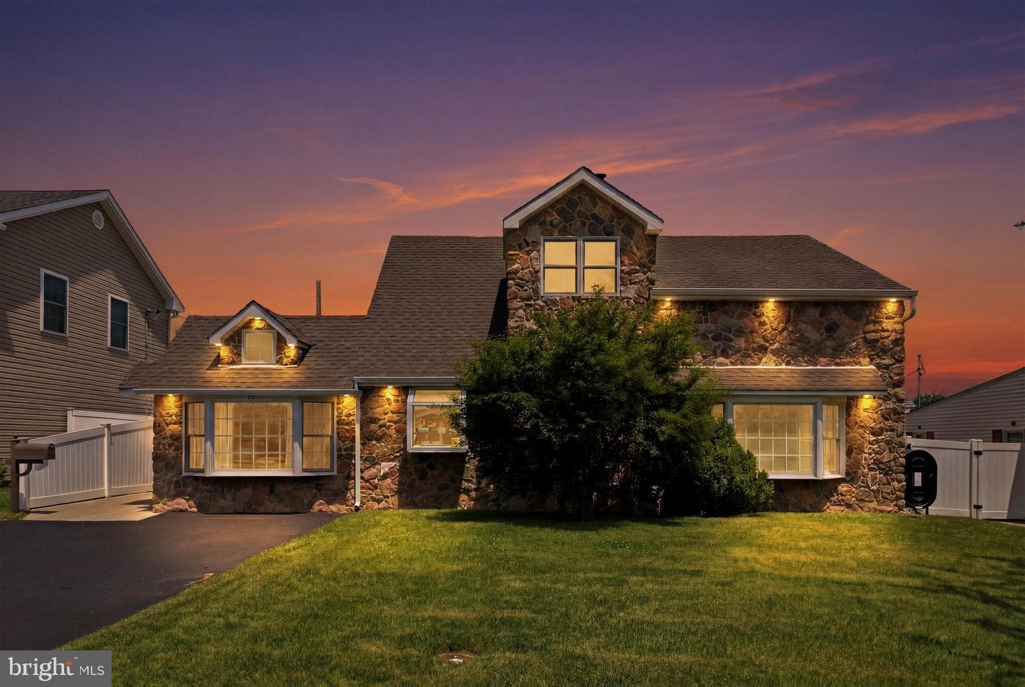 10 Granite Rd, Levittown, PA 19057