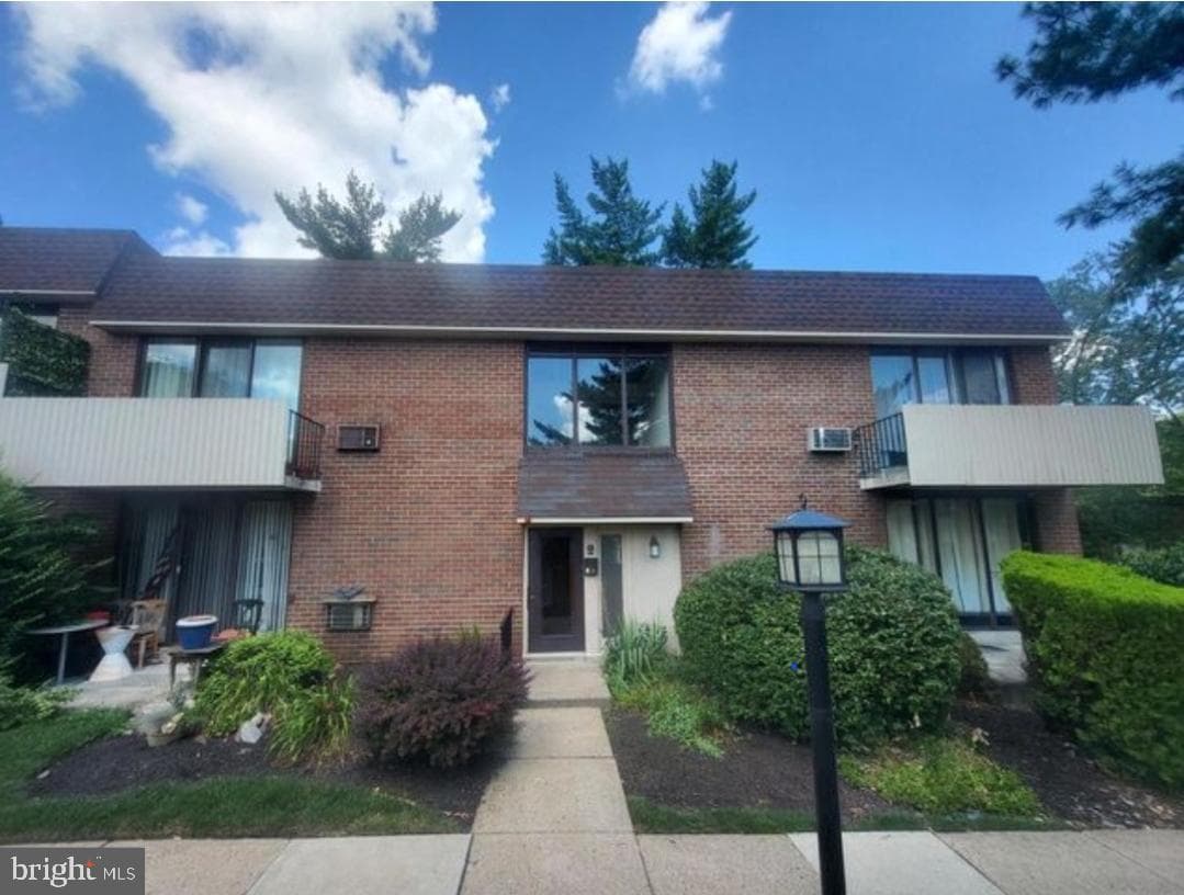 100 E Glenolden Ave #r-12, Glenolden, PA 19036