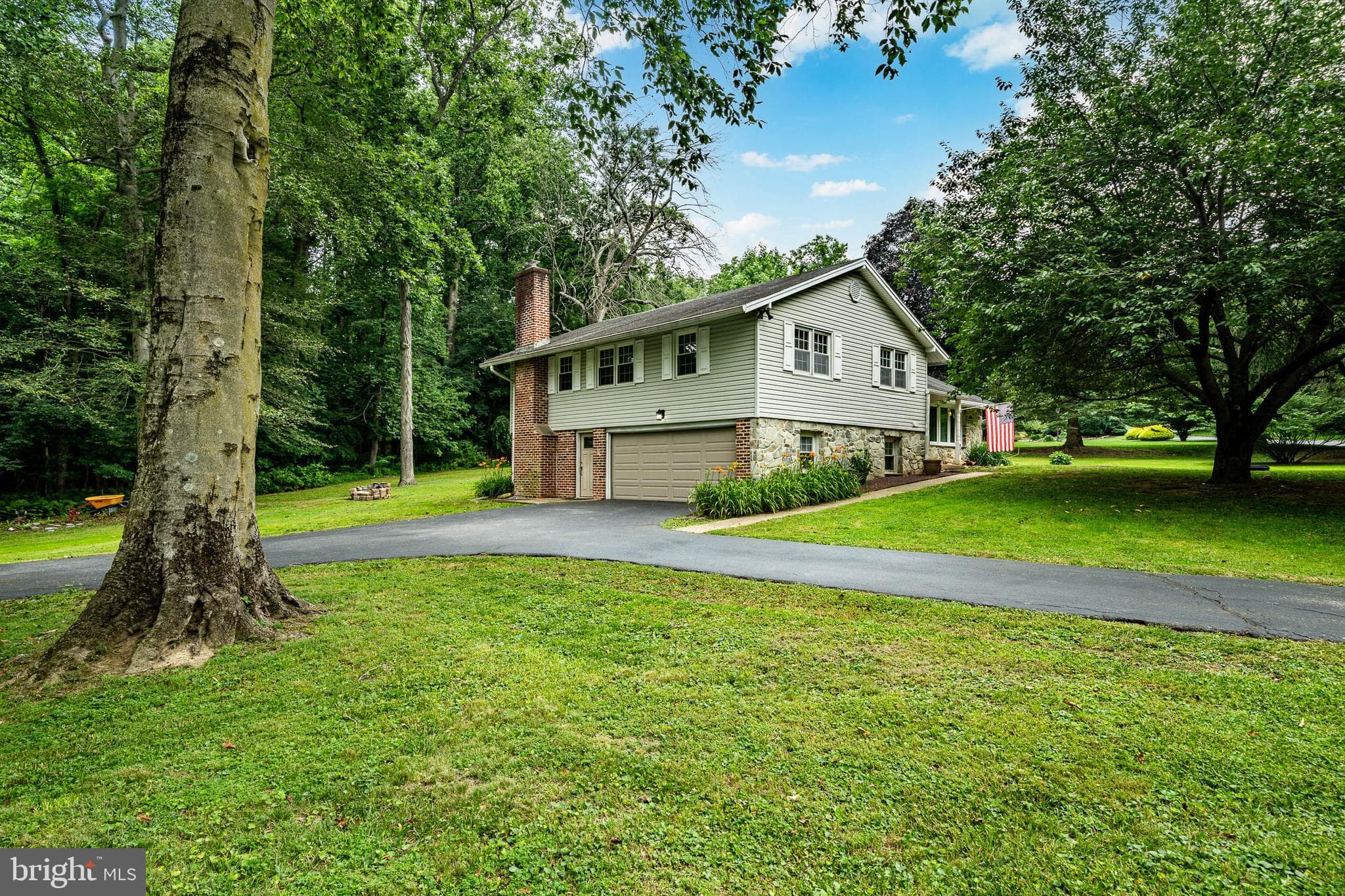 833 Hunt Club Ln, Chester Springs, PA 19425
