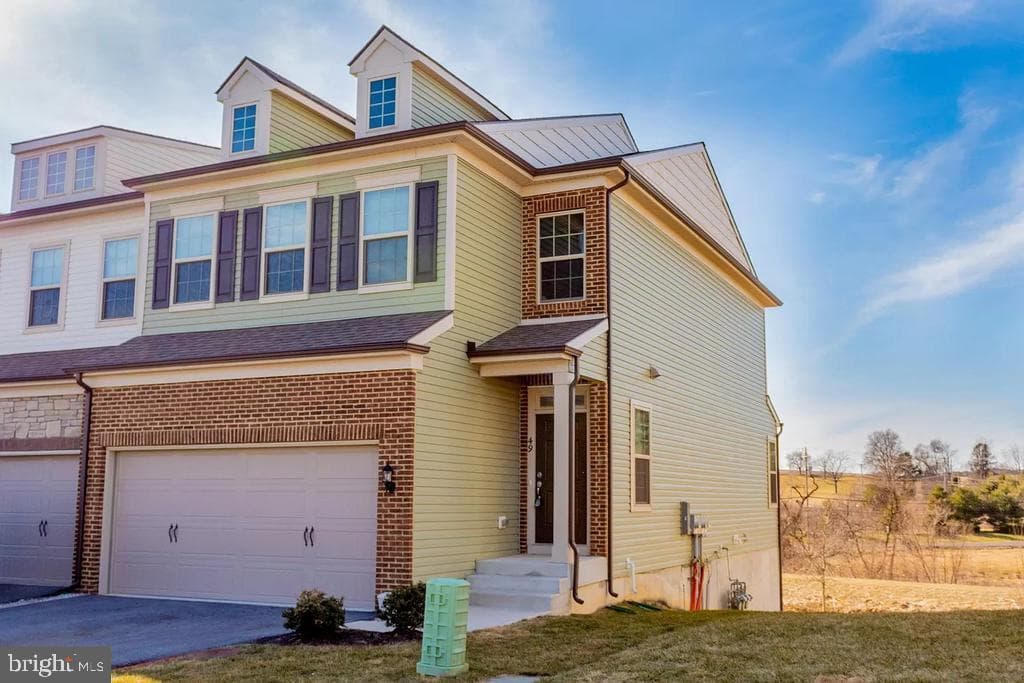 49 Locks Farm Ln, Downingtown, PA 19335