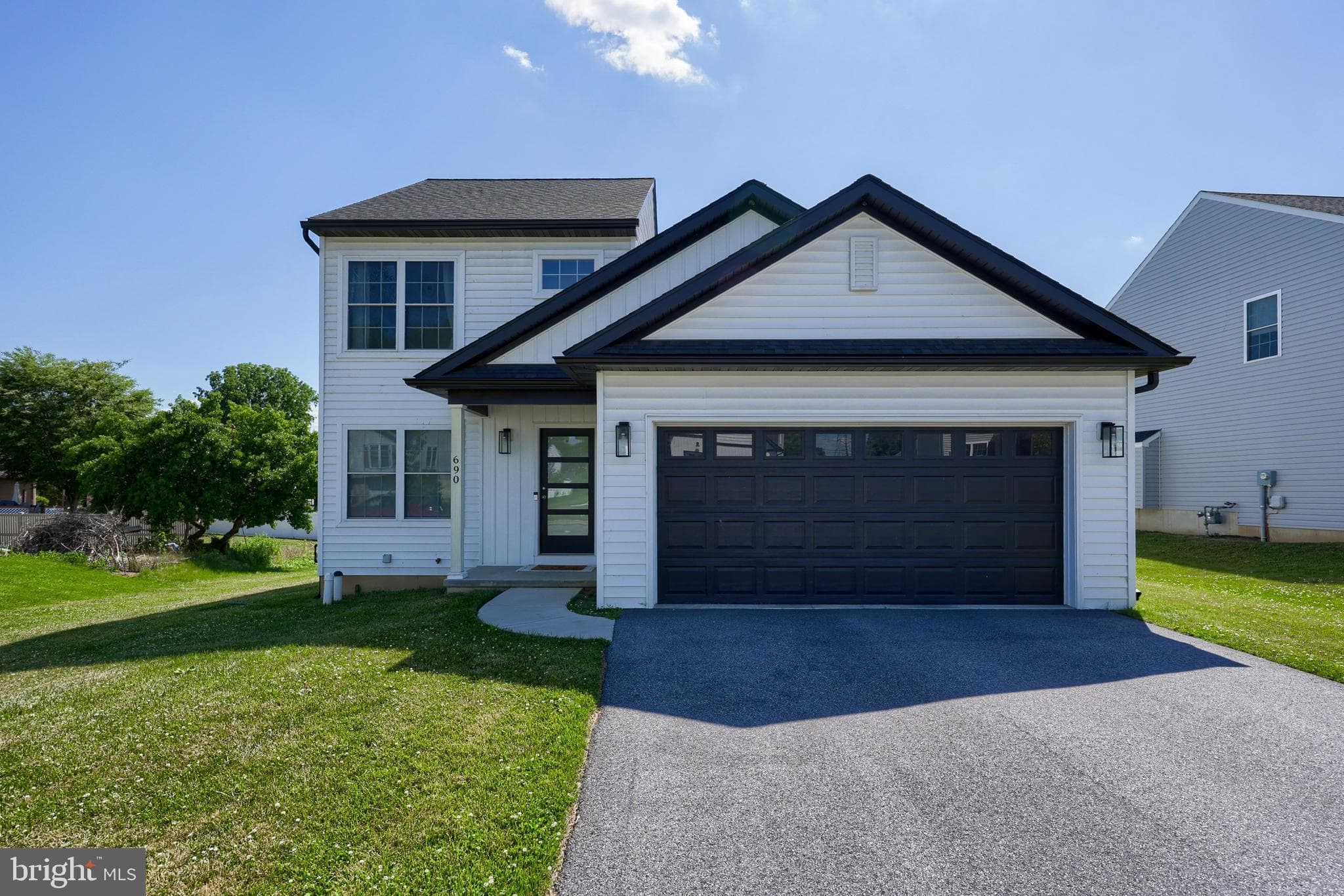 690 N Field Dr, Lancaster, PA 17603