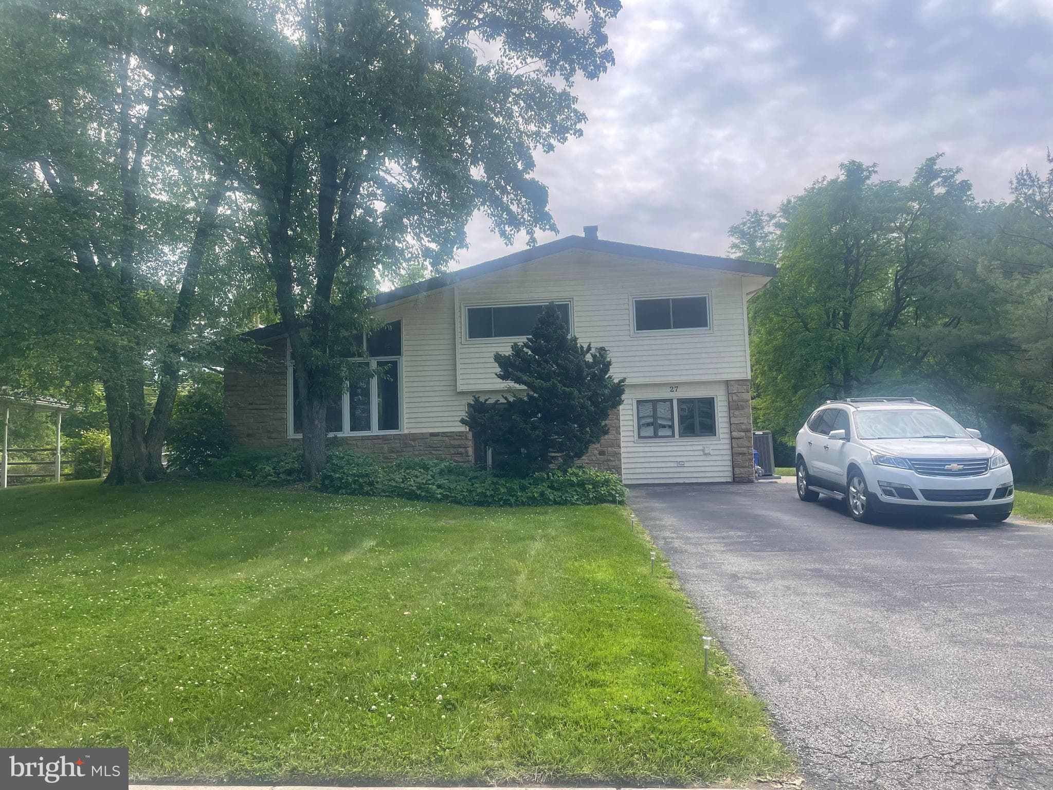 27 Camelot Dr, Plymouth Meeting, PA 19462