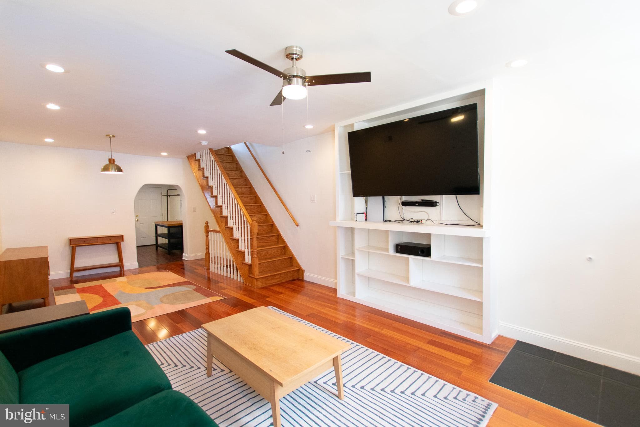 138 Mercy St, Philadelphia, PA 19148